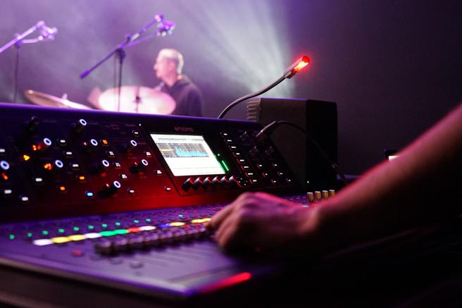 En los espectáculos en vivo son necesarios técnicos de sonido y luz. (Institut del Teatre)