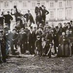 Commune_de_Paris_curieux_sur_la_colonne_Vendôme