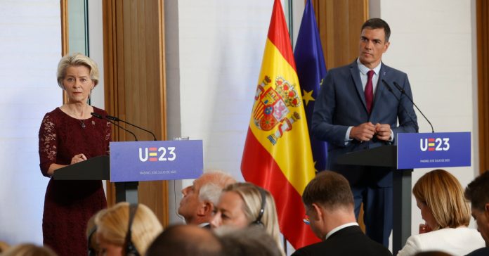 Ursula von der Leyen, presidenta de la Comisión Europea, junto con el presidente español Pedro Sánchez (EU2023ES/Flickr)